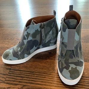 Linea Paola camo wedge sneakers